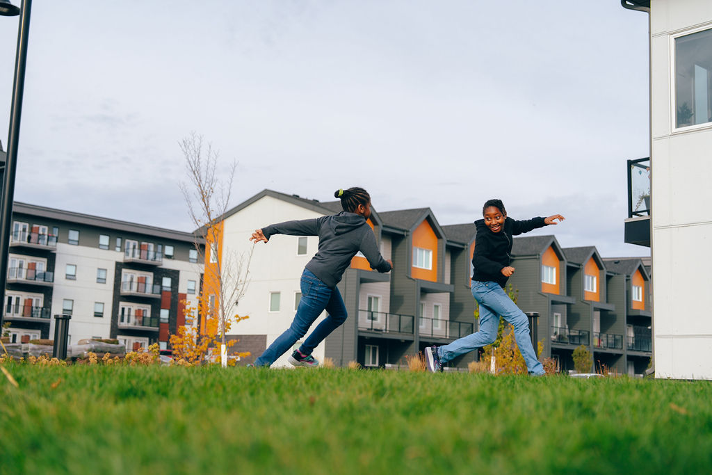 Rental property building with a triangle parallaxing around the border